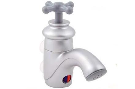Radio de baño con forma de grifo