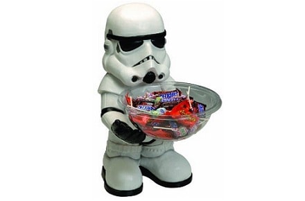 Storm Trooper ofrece caramelos